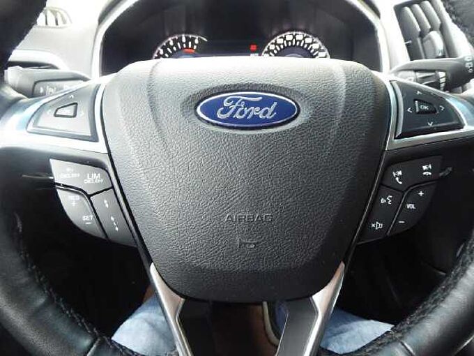 Ford Edge Titanium 4x4, Panorama, ACC,