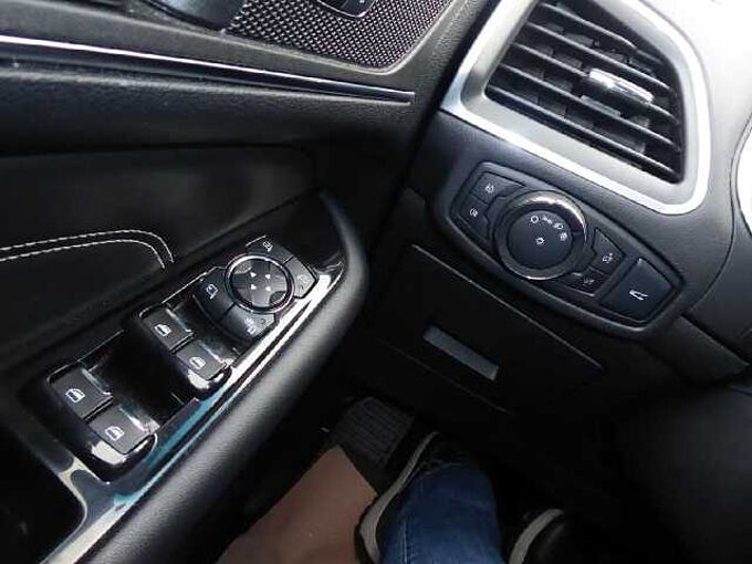 Ford Edge Titanium 4x4, Panorama, ACC,