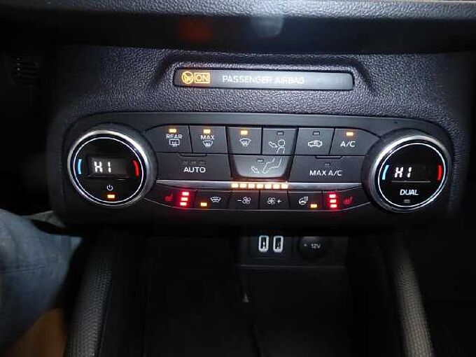 Ford Focus Lim. Active X Autom. **Panoramadach, ACC**