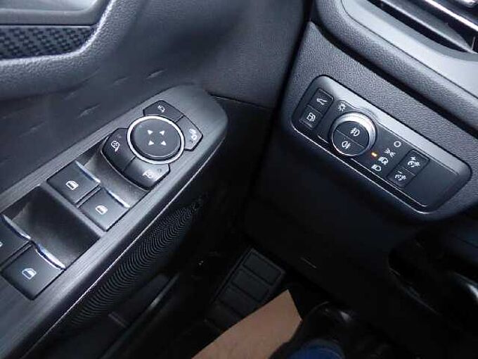 Ford Kuga Plug-In Hybrid ST-Line X, AHK