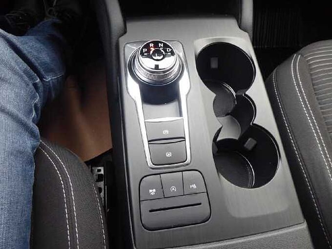 Ford Kuga Titanium 4x4 Automatik, AHK el. schwenkb.