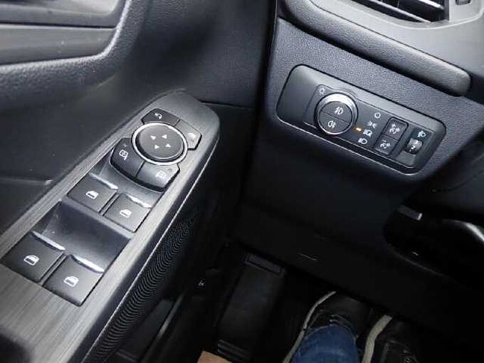 Ford Kuga Titanium 4x4 Automatik, AHK el. schwenkb.