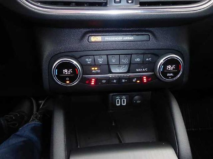 Ford Kuga Titanium 4x4 Automatik, AHK el. schwenkb.