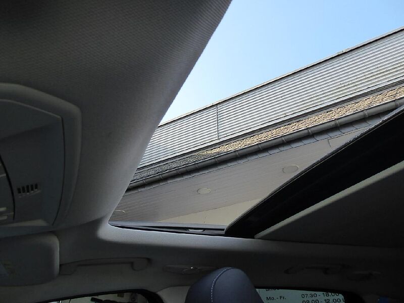 Ford Kuga Trend, Navi, Panoramadach