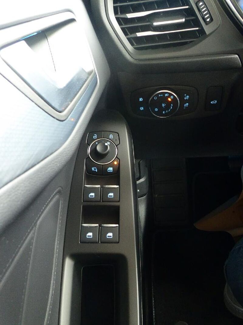 Ford Focus Turnier Active X, Headup, Pano.