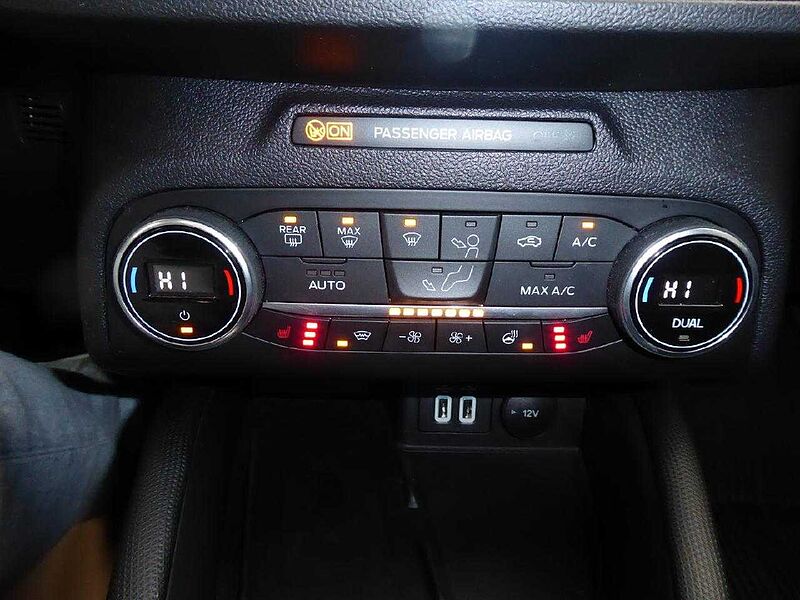 Ford Focus Lim. Active X Autom. **Panoramadach, ACC**