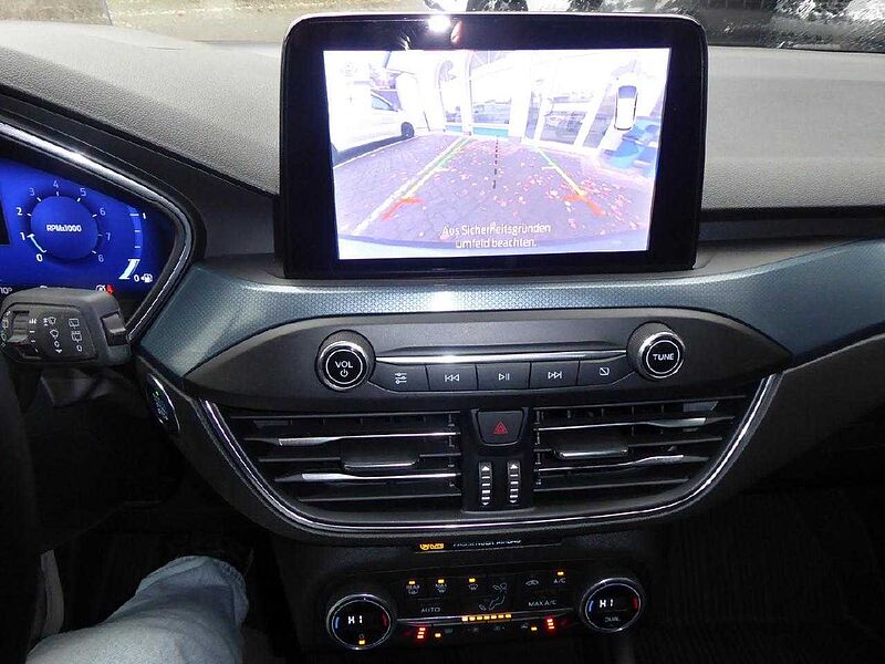 Ford Focus Lim. Active X Autom. **Panoramadach, ACC**