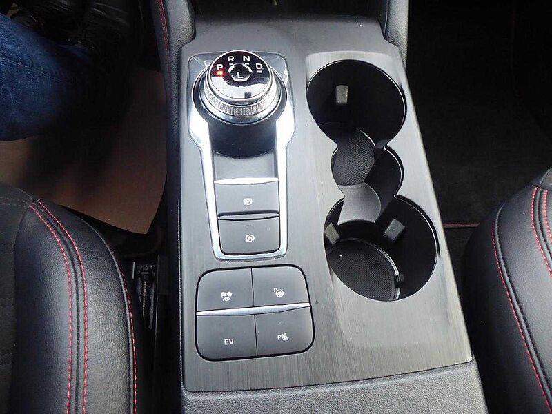 Ford Kuga Plug-In Hybrid ST-Line X, AHK