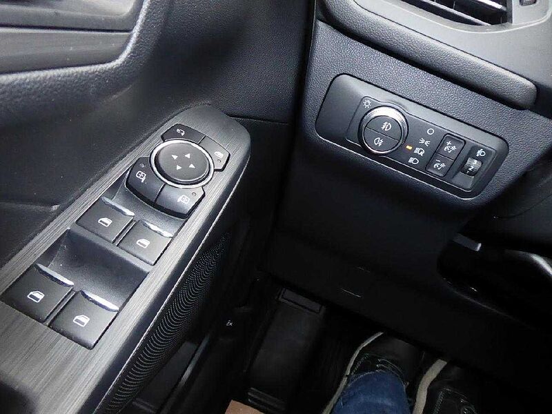 Ford Kuga Titanium 4x4 Automatik, AHK el. schwenkb.