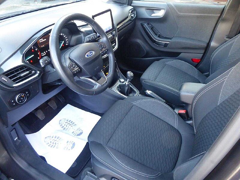 Ford Puma Titanium, Navi